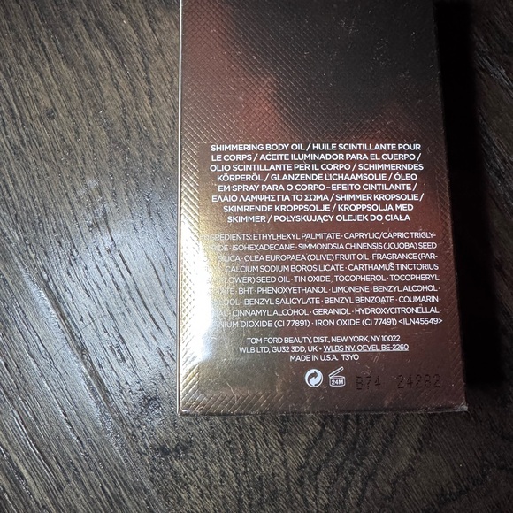 Tom Ford Soleil Blanc Shimmering Body Oil in Gold - Picture 3 of 3